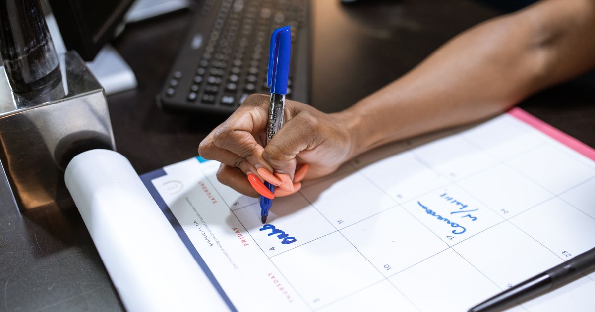 clinics open near me: front desk managing walk-ins and bookings
