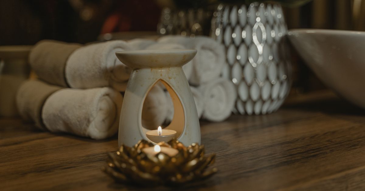 zenoti vs mindbody: spa front desk checking in a guest against the day schedule