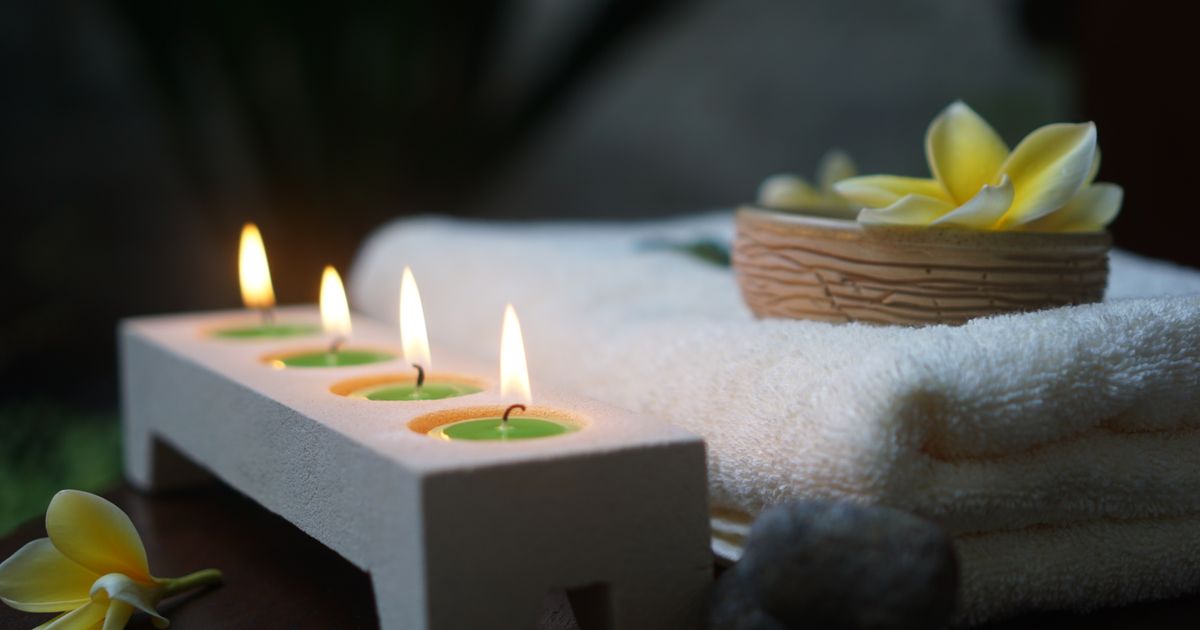 Mindbody alternative: spa receptionist managing bookings on a screen