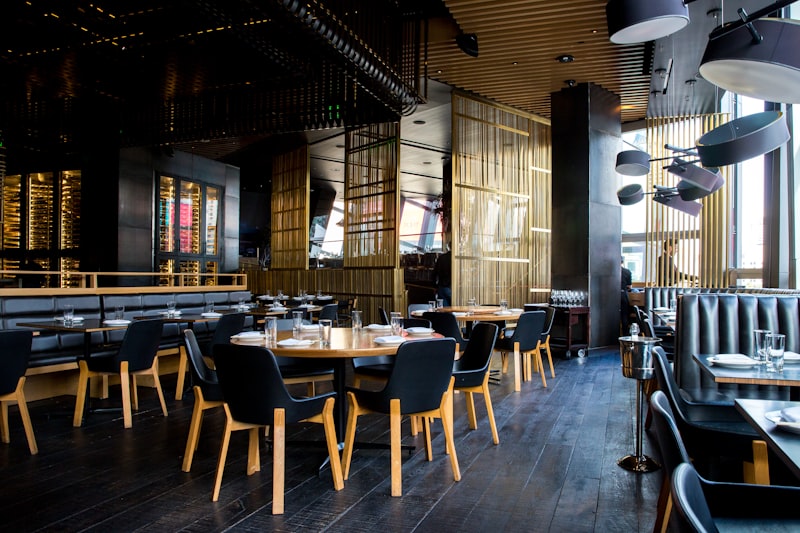 Restaurant queue management with dine-in booking