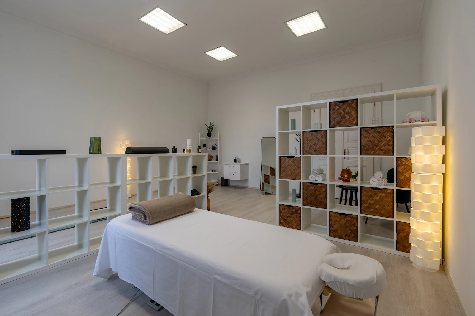 hotel spa booking system with treatment room appointment slots